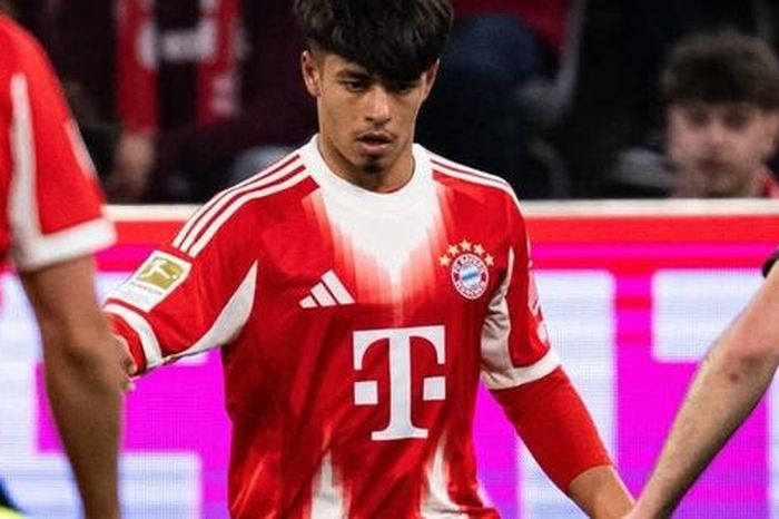 Nghịch lý: Tài năng 17 tuổi từ Thái Lan ra mắt Bayern Munich, nhưng không thể lên tuyển Thái