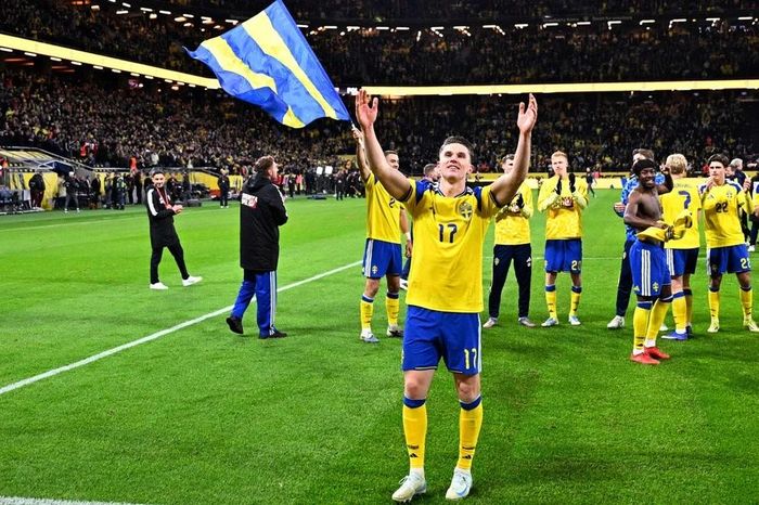 Ngôi sao Arsenal đưa Thụy Điển vượt qua Ba Lan, trở lại World Cup