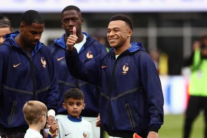 Ngôi số 1 thế giới của FIFA đổi chủ