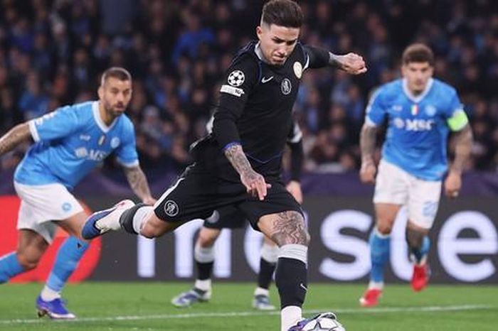 Ngược dòng trước Napoli, Chelsea giành vé vào vòng 1/8 Champions League