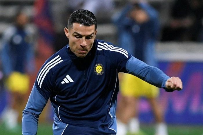 Người hâm mộ nổi giận khi Ronaldo không ra sân