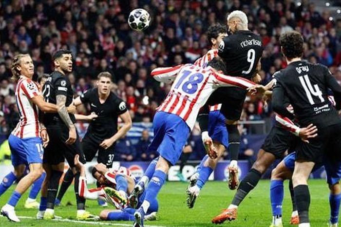 Nguy cơ xuống hạng, Tottenham lùi thời hạn mua vé cả mùa cho cổ động viên