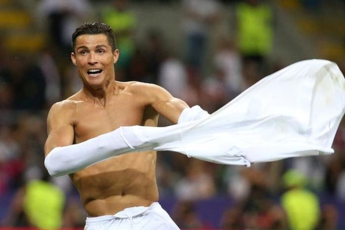 Nhìn Barcelona bất lực mới thấy Ronaldo hay thế nào