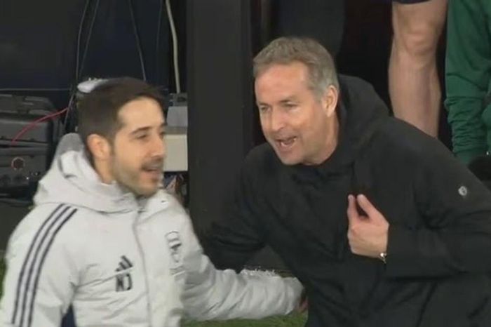 Nicolas Jover đáp trả HLV Leverkusen sau khi Arsenal bị 'gậy ông đập lưng ông' tại Champions League
