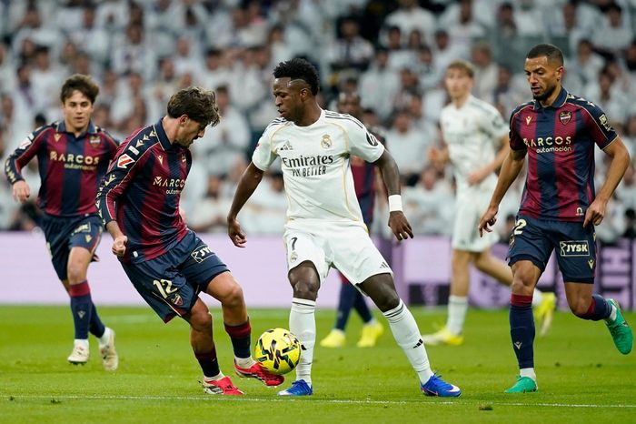 Nội bộ Real dậy sóng