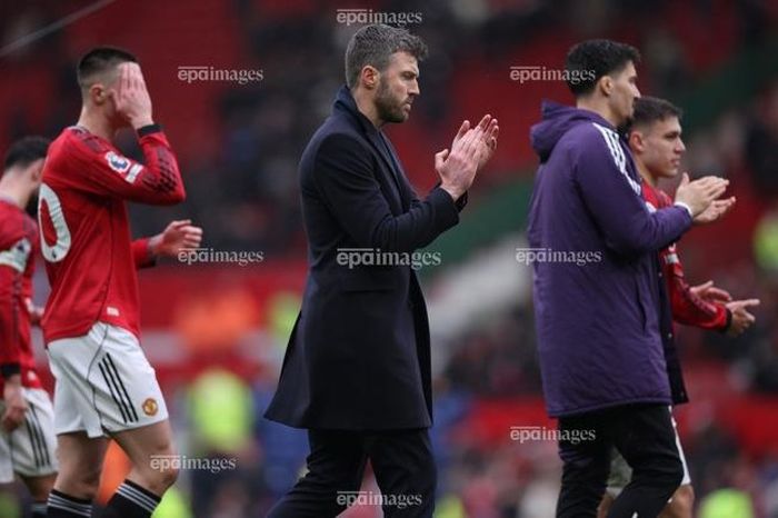 Nóng: Lộ diện HLV thay thế Carrick tại Man United