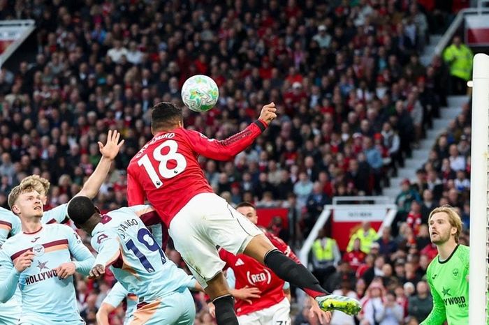Nước mắt Casemiro và dấu ấn Michael Carrick trong chiến thắng 2-1 của MU trước Brentford