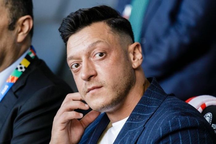 Ozil giàu có sau giải nghệ