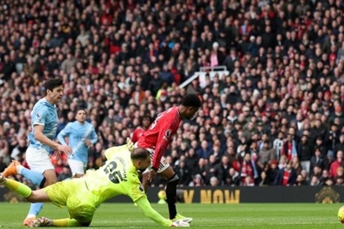 Patrick Dorgu rực sáng giúp Man Utd hạ gục Man City 2-0: 'Mũi khoan' toàn năng của Carrick