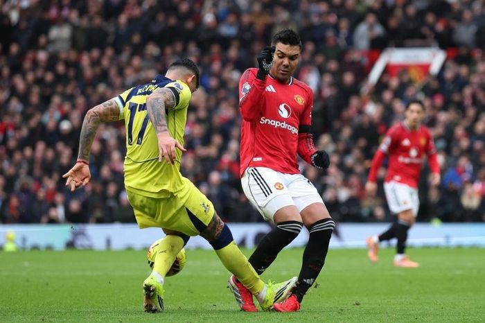 Pha phạm lỗi rợn người của Romero với Casemiro