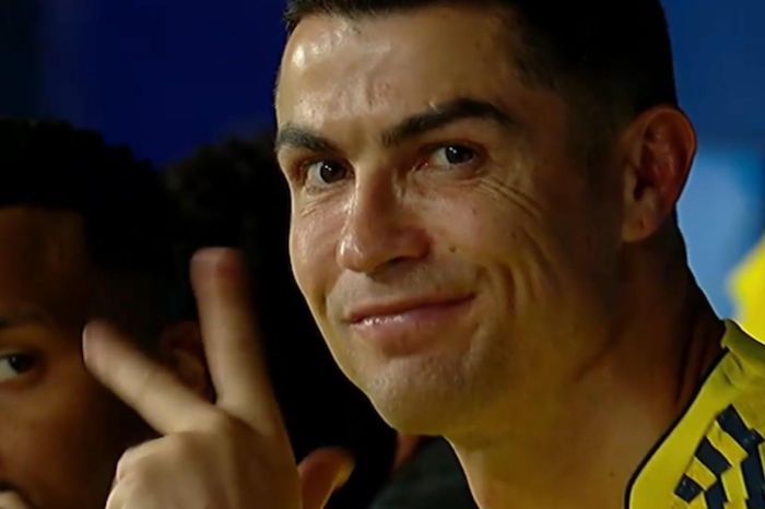 Phản ứng kỳ lạ của Ronaldo