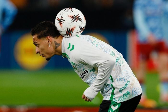 Phong độ đáng kinh ngạc của Antony