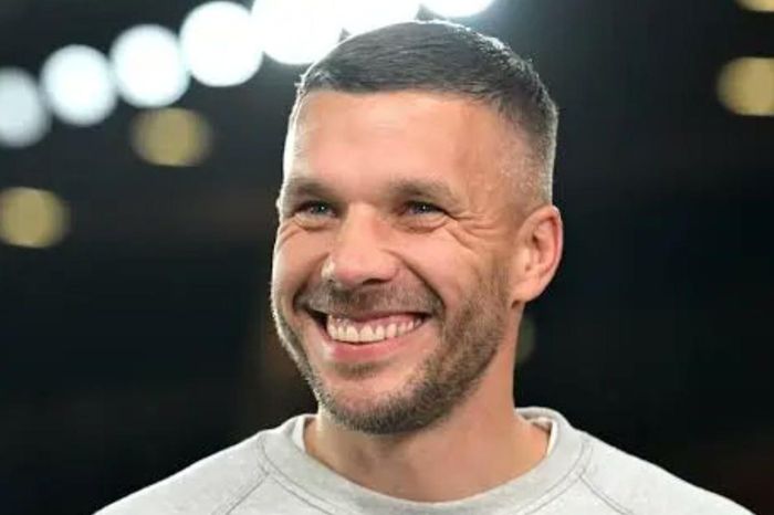 Podolski gây chú ý