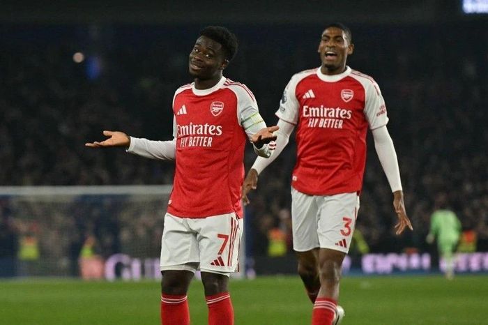 Premier League: Arsenal bỏ xa Man City 7 điểm, M.U đứt mạch bất bại