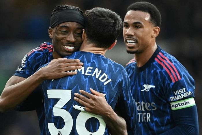 Premier League: Arsenal thắng 'hủy diệt,' Chelsea và Liverpool vượt M.U