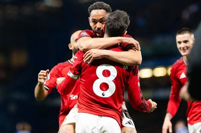 Premier League: Đánh bại Chelsea, M.U tiến gần vé dự Champions League