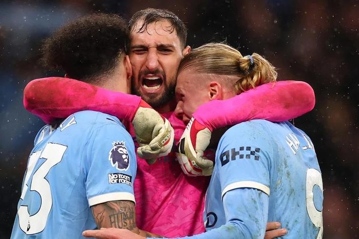 Premier League: Man City thu hẹp khoảng cách với Arsenal, M.U tạm mất top 4