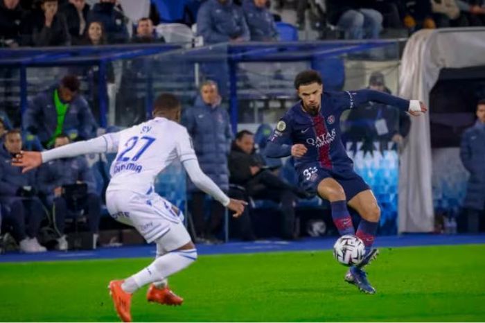 PSG tạm chiếm ngôi đầu Ligue 1