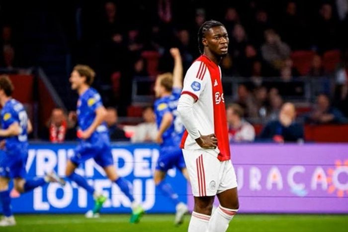 PSV Eindhoven vô địch sớm kỷ lục, Ajax Amsterdam rơi khỏi top 4 sau trận thua Twente