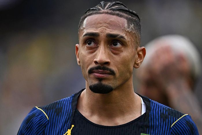 Raphinha lỡ tứ kết Cúp C1 vì virus FIFA: Báo động đỏ với Barca