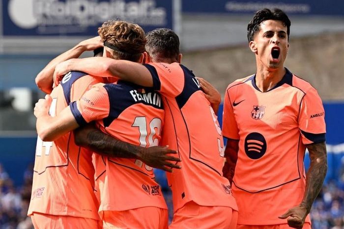 Rashford tỏa sáng, Barcelona bỏ xa Real Madrid 11 điểm