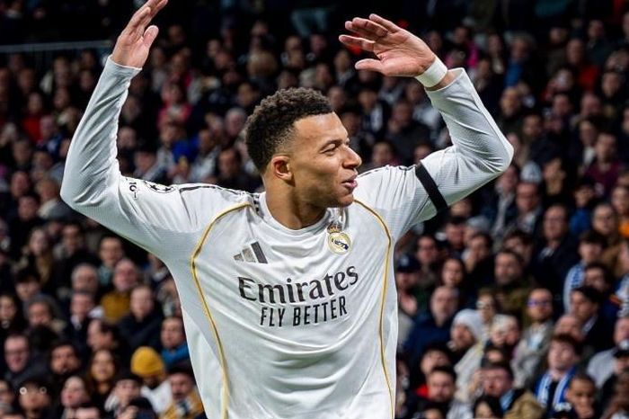 Real giành 3 điểm trong trận đấu có gần 20 phút bù giờ