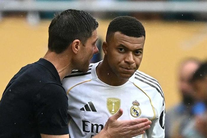 Real Madrid chia tay HLV Xabi Alonso