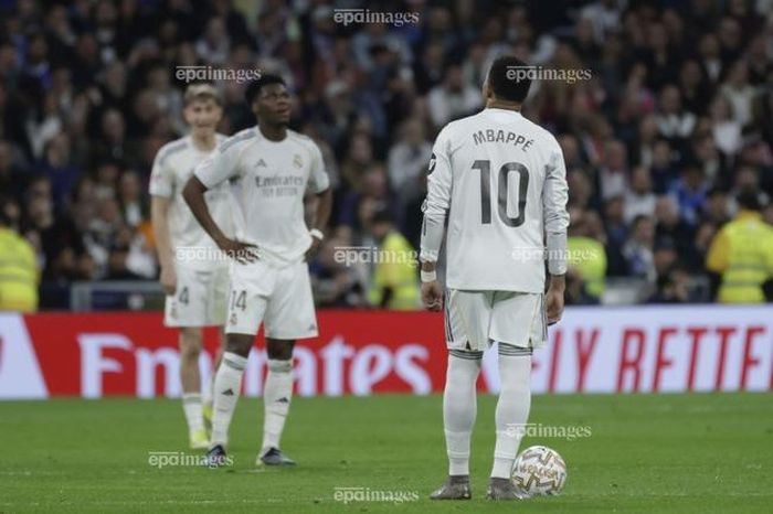 Real Madrid khủng hoảng vẫn dám 'chơi tay đôi' Bayern Munich