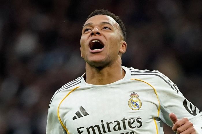 Real Madrid phả hơi nóng vào gáy Barcelona