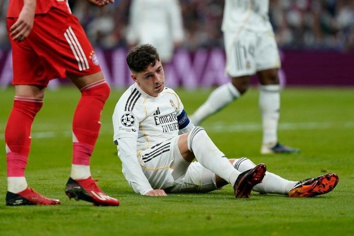 Real Madrid sống nhờ phép màu, chết vì thực tế
