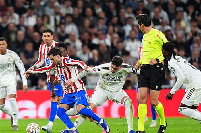 Real Madrid thắng kịch tính Atletico 3-2: Từ đỉnh cao Vinicius đến vực thẳm Dani Carvajal