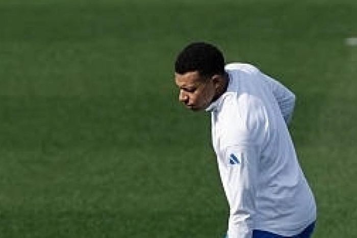 Real Madrid và ê-kíp của Mbappe bất đồng về chấn thương