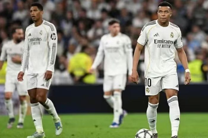 Real tung cờ trắng trước Barca trong cuộc đua vô địch La Liga