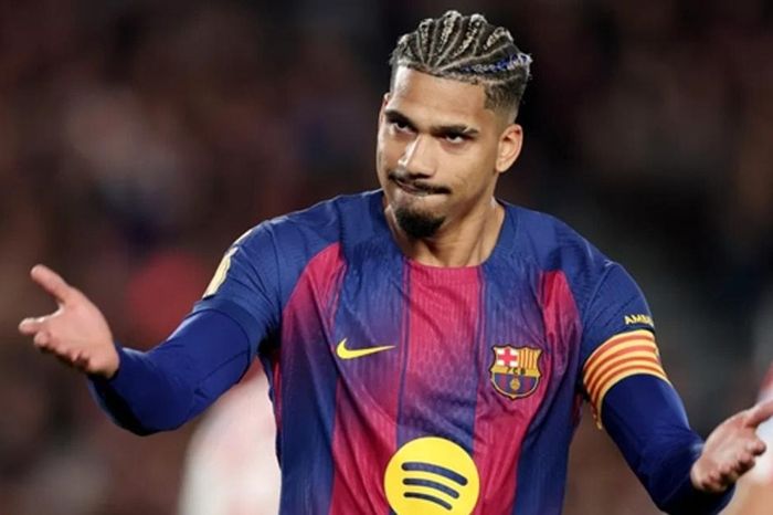 Ronald Araujo và bài toán nhân sự của Hansi Flick trước đại chiến Newcastle
