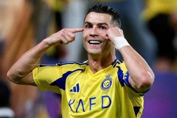 Ronaldo 41 tuổi chưa dừng, Nani rẽ lối riêng