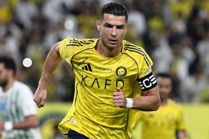 Ronaldo được khuyên nên giải nghệ