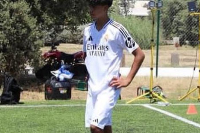 Ronaldo Jr. bất ngờ tập luyện cùng U16 Real Madrid khi trở lại Tây Ban Nha