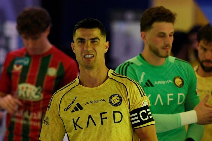 Ronaldo nôn mửa vẫn gồng gánh Al Nassr