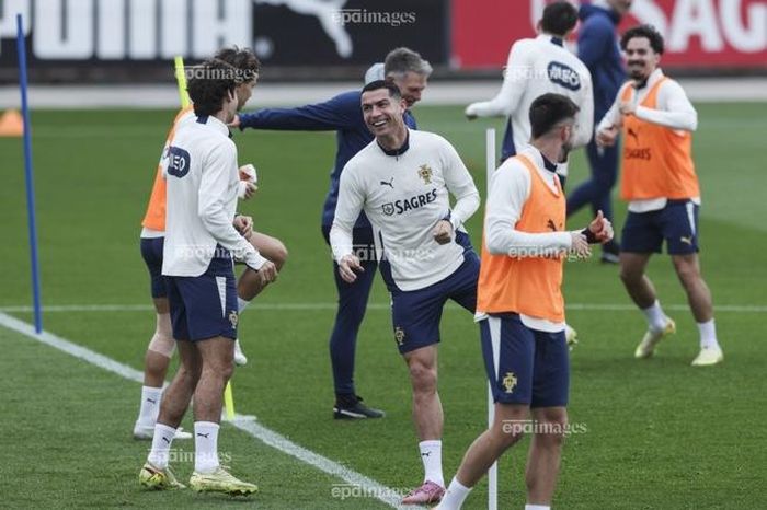 'Ronaldo phải đá tiếp, dù chỉ còn một chân hay phải bò trên sân'