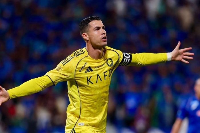 Ronaldo sang Tây Ban Nha điều trị chấn thương