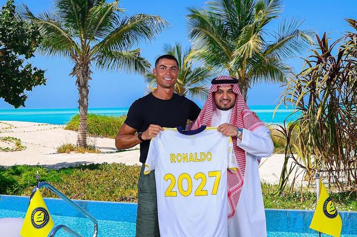Ronaldo tự làm tổn hại di sản của mình bằng quyết định sai lầm