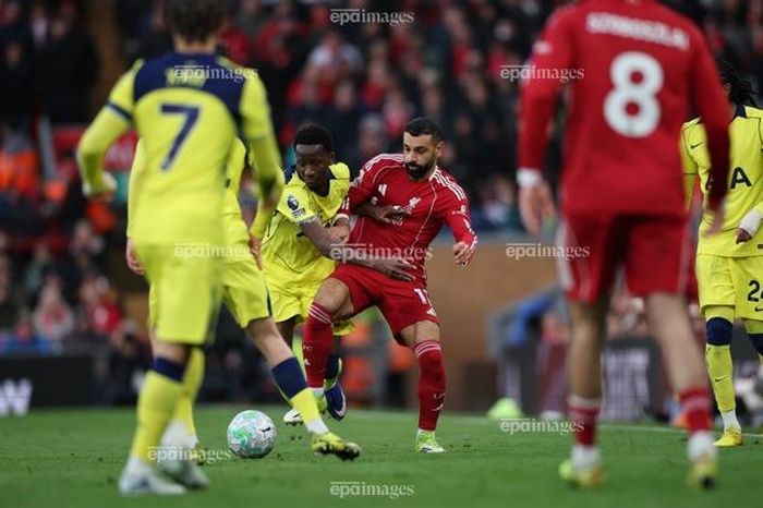 Salah rời Liverpool, nguy cơ trở thành 'chiến lợi phẩm' trong cuộc đua Messi – Ronaldo