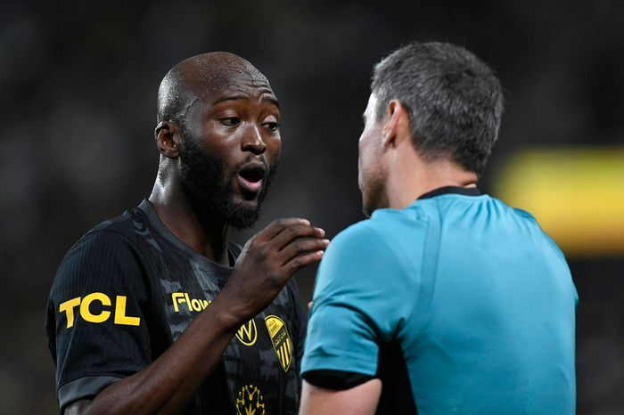 Sao Bồ Đào Nha tố trọng tài thiên vị Al Nassr