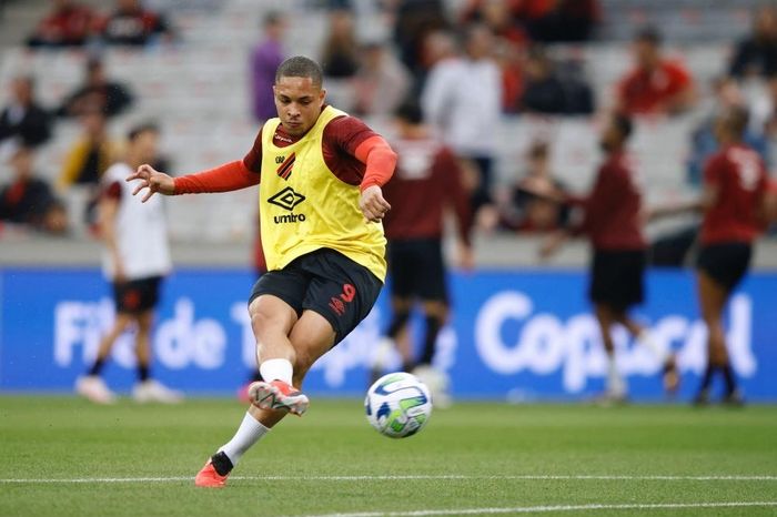 Sao Brazil tăng giá ngoạn mục sau một năm rời Barca