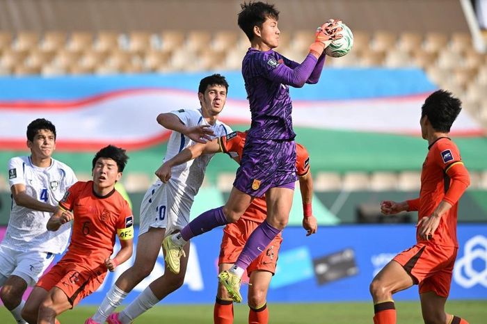 Sắp đấu U23 Việt Nam, U23 Trung Quốc khiến tiền bối tranh cãi nảy lửa