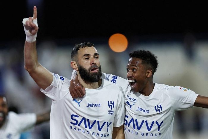 Sau Ronaldo, đến lượt Benzema tuyên chiến với thời gian