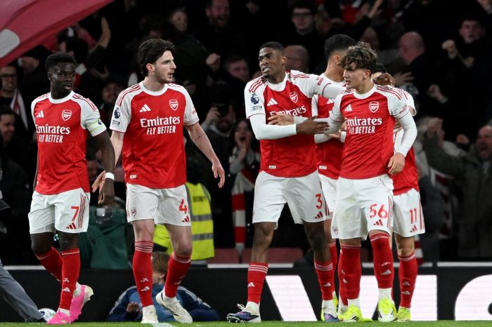 Scholes và Mikel thẳng thừng chê Arsenal