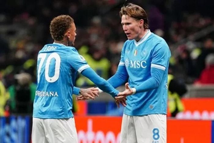 Scott McTominay lập cú đúp giúp Napoli cầm hòa Inter Milan trong trận đại chiến Scudetto