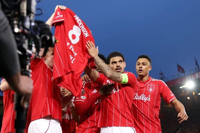 Sẽ ra sao nếu một CLB rớt hạng Ngoại hạng Anh dự Champions League mùa tới?