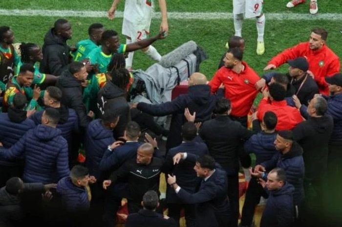 Senegal và Morocco dính án phạt nặng